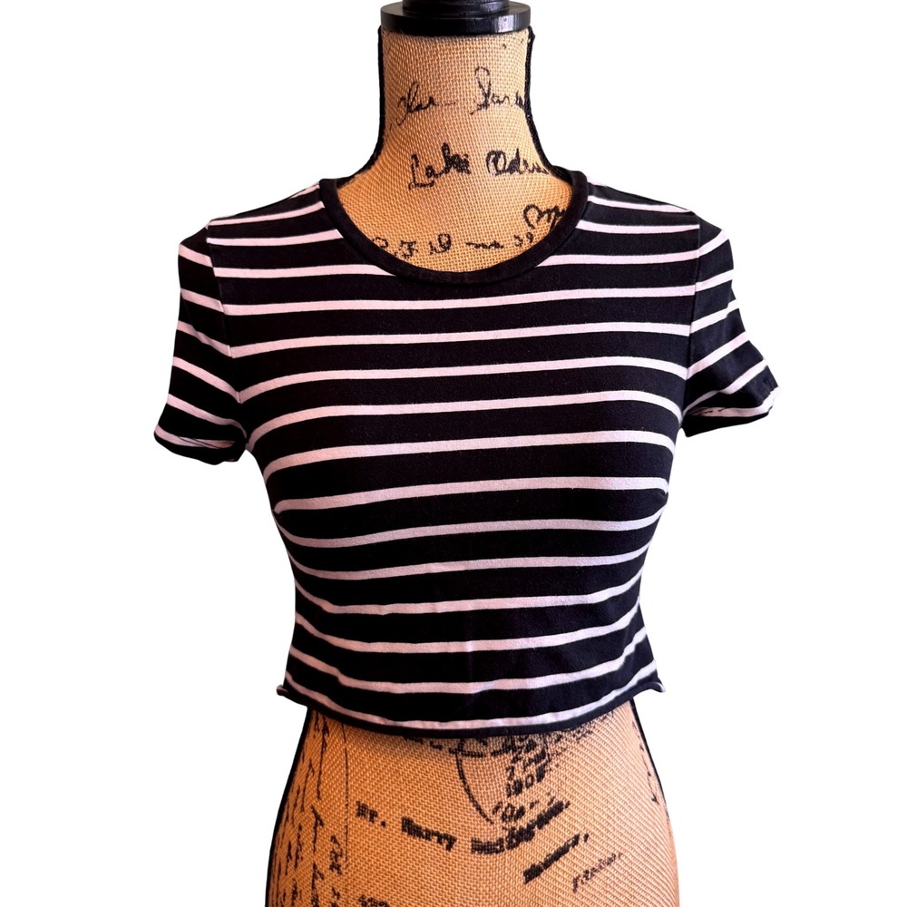 Old Navy Womens‎ XS Black White Striped Short Sleeve Crew Neck Crop Top T-Shirt